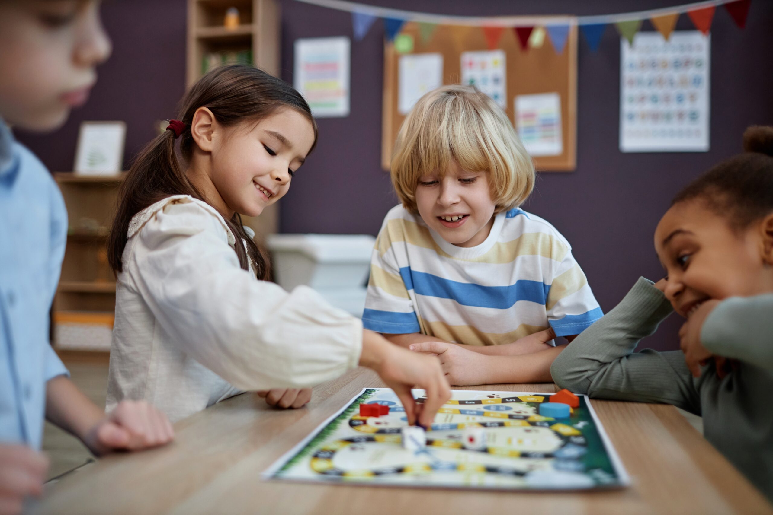 Jogos de tabuleiro e autismo: por que essa brincadeira transforma o aprendizado