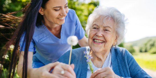 Alzheimer: Cuidar da memória não começa quando a pessoa começa a esquecer